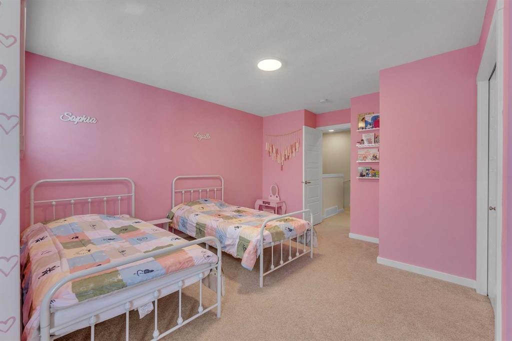 124-31 Red Embers Parade Ne, Calgary, AB - Indoor Photo Showing Bedroom