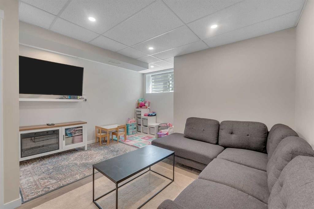 124-31 Red Embers Parade Ne, Calgary, AB - Indoor
