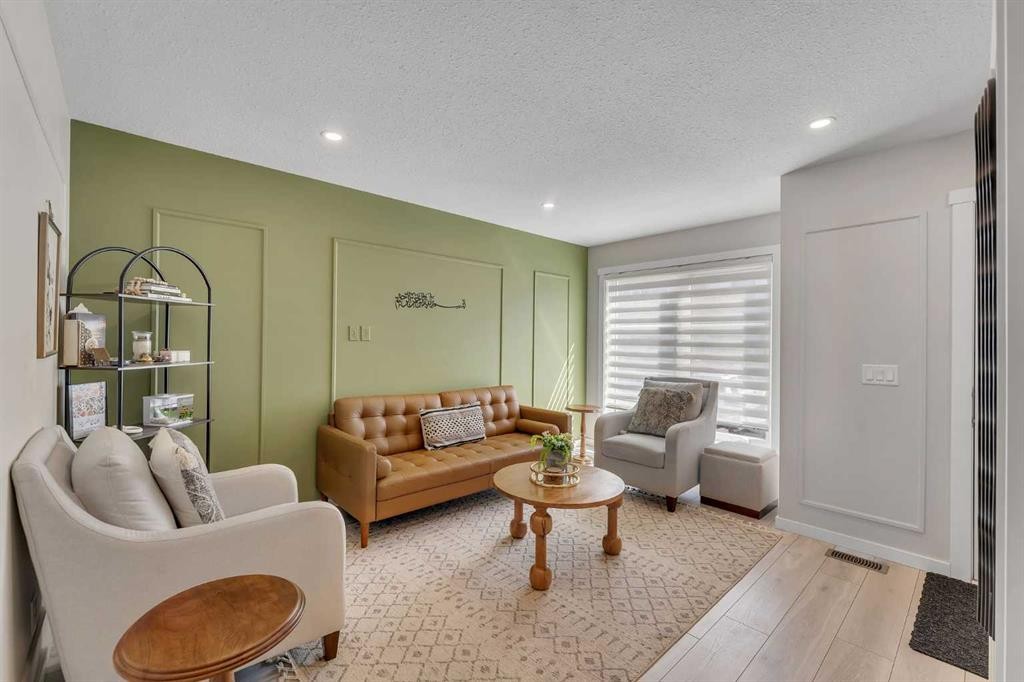 124-31 Red Embers Parade Ne, Calgary, AB - Indoor Photo Showing Living Room