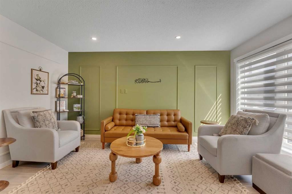 124-31 Red Embers Parade Ne, Calgary, AB - Indoor Photo Showing Living Room