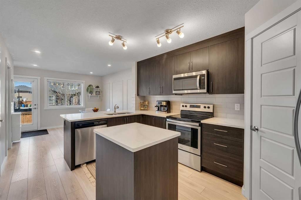 124-31 Red Embers Parade Ne, Calgary, AB - Indoor Photo Showing Kitchen