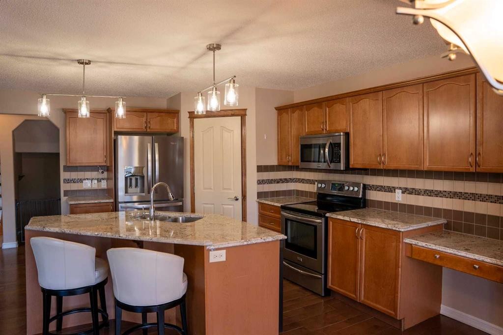 329 Springmere Way, Chestermere, AB - Indoor Photo Showing Kitchen With Stainless Steel Kitchen