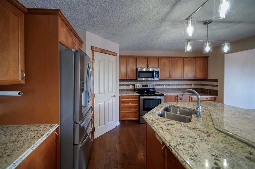 329 Springmere Way, Chestermere, AB - Indoor Photo Showing Kitchen With Stainless Steel Kitchen With Double Sink