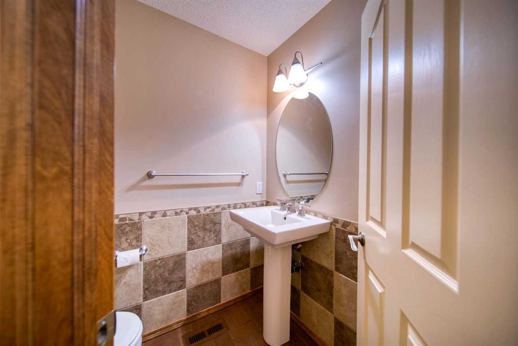329 Springmere Way, Chestermere, AB - Indoor Photo Showing Bathroom