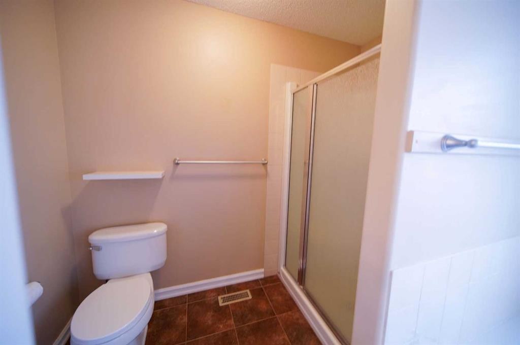 329 Springmere Way, Chestermere, AB - Indoor Photo Showing Bathroom