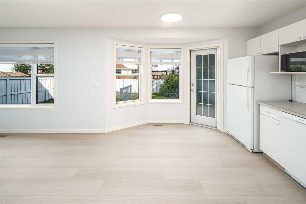 859 Harvest Hills Drive Ne, Calgary, AB - Indoor Photo Showing Kitchen