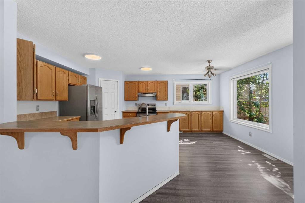446 Harvest Hills Drive Ne, Calgary, AB - Indoor Photo Showing Kitchen