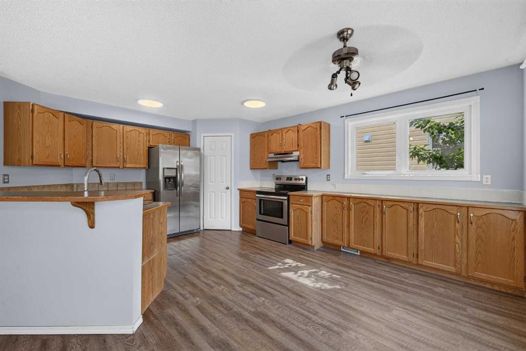 446 Harvest Hills Drive Ne, Calgary, AB - Indoor Photo Showing Kitchen