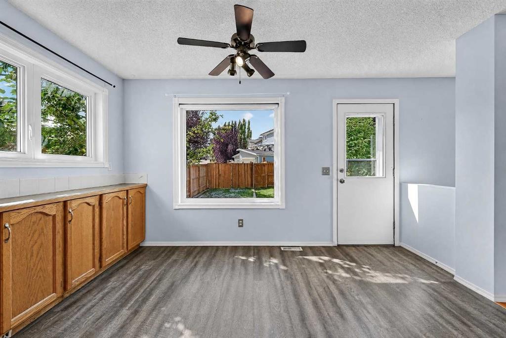 446 Harvest Hills Drive Ne, Calgary, AB - Indoor Photo Showing Other Room