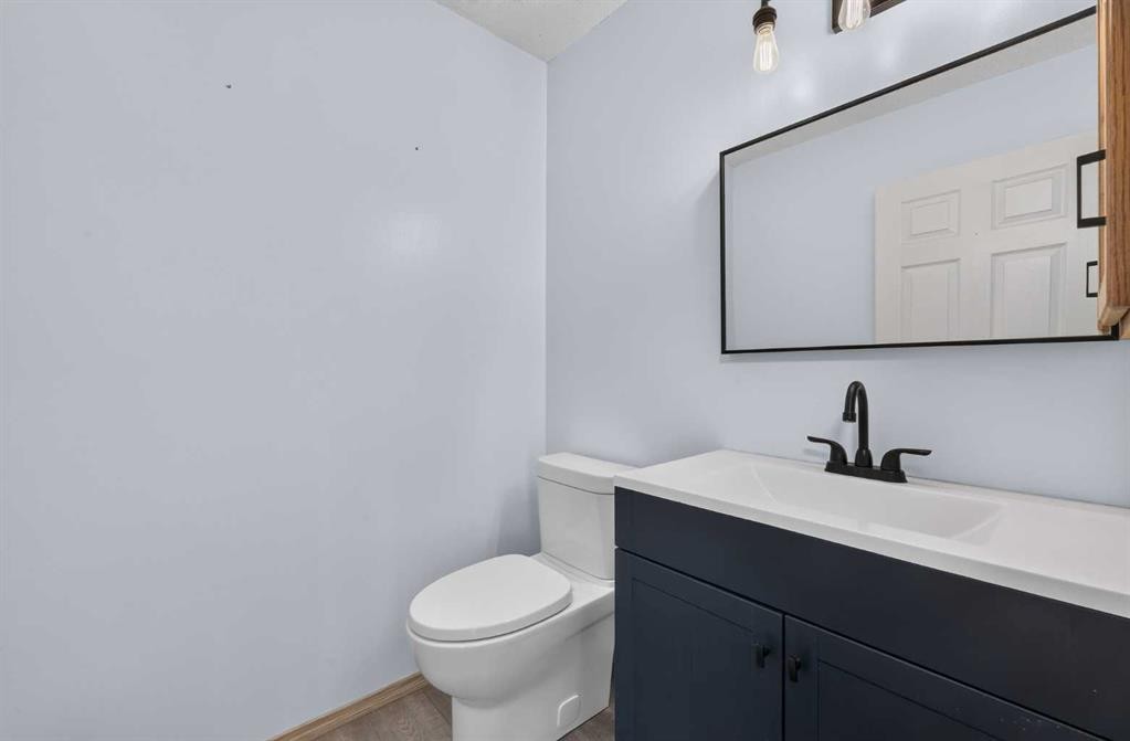 446 Harvest Hills Drive Ne, Calgary, AB - Indoor Photo Showing Bathroom