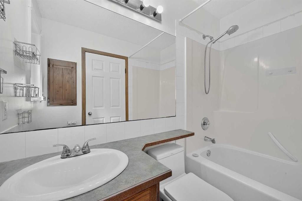 446 Harvest Hills Drive Ne, Calgary, AB - Indoor Photo Showing Bathroom