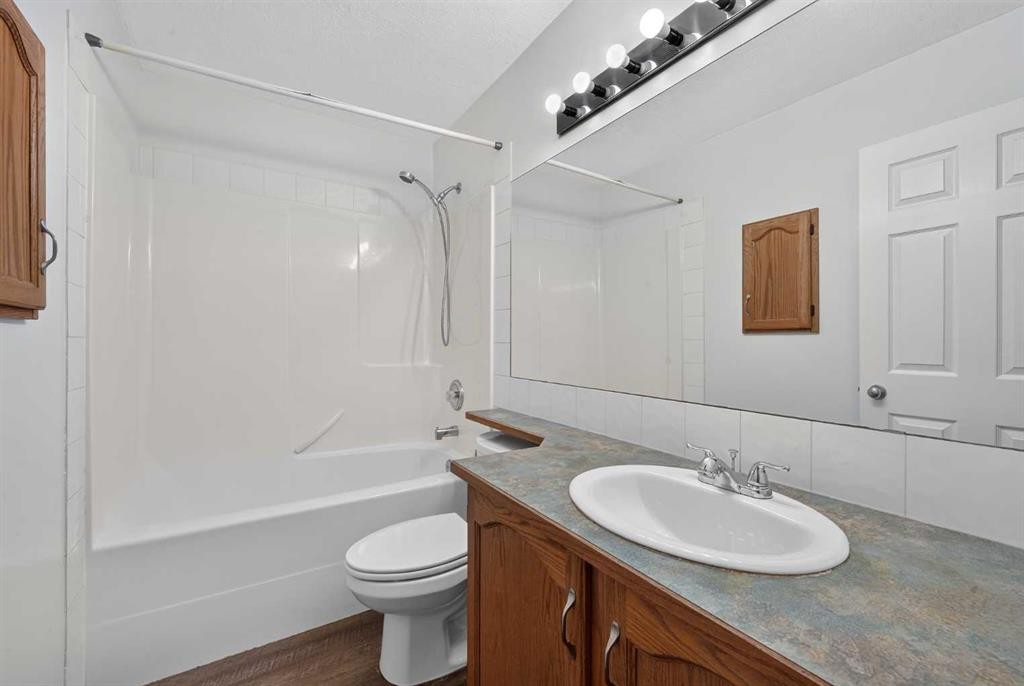 446 Harvest Hills Drive Ne, Calgary, AB - Indoor Photo Showing Bathroom