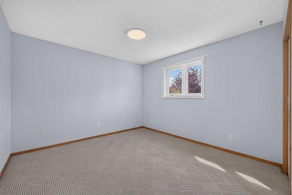 446 Harvest Hills Drive Ne, Calgary, AB - Indoor Photo Showing Other Room
