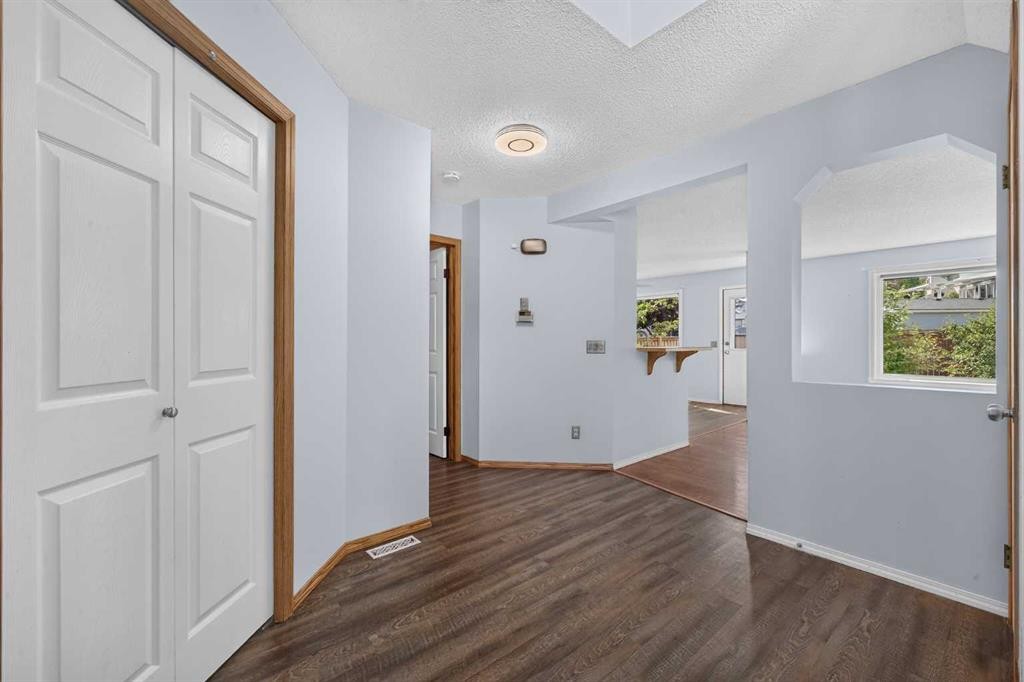 446 Harvest Hills Drive Ne, Calgary, AB - Indoor Photo Showing Other Room