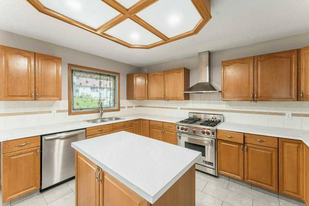44 Hawkstone Drive Nw, Calgary, AB