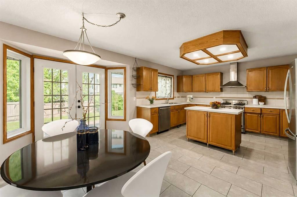 44 Hawkstone Drive Nw, Calgary, AB