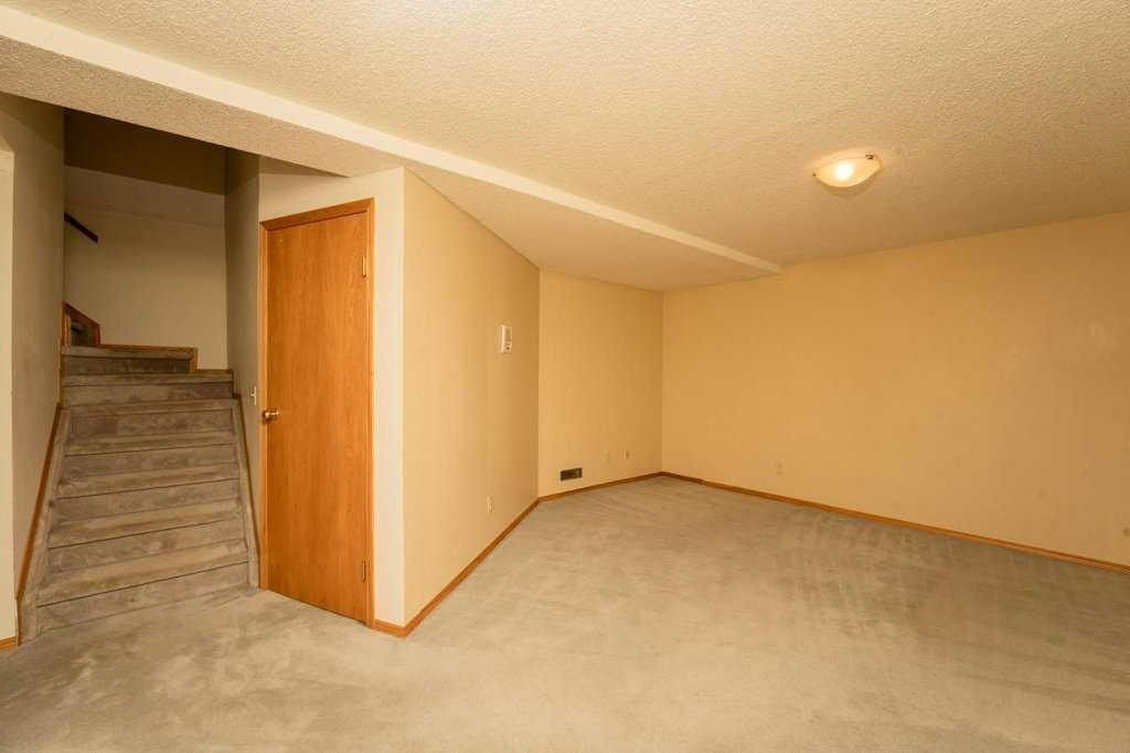 44 Hawkstone Drive Nw, Calgary, AB
