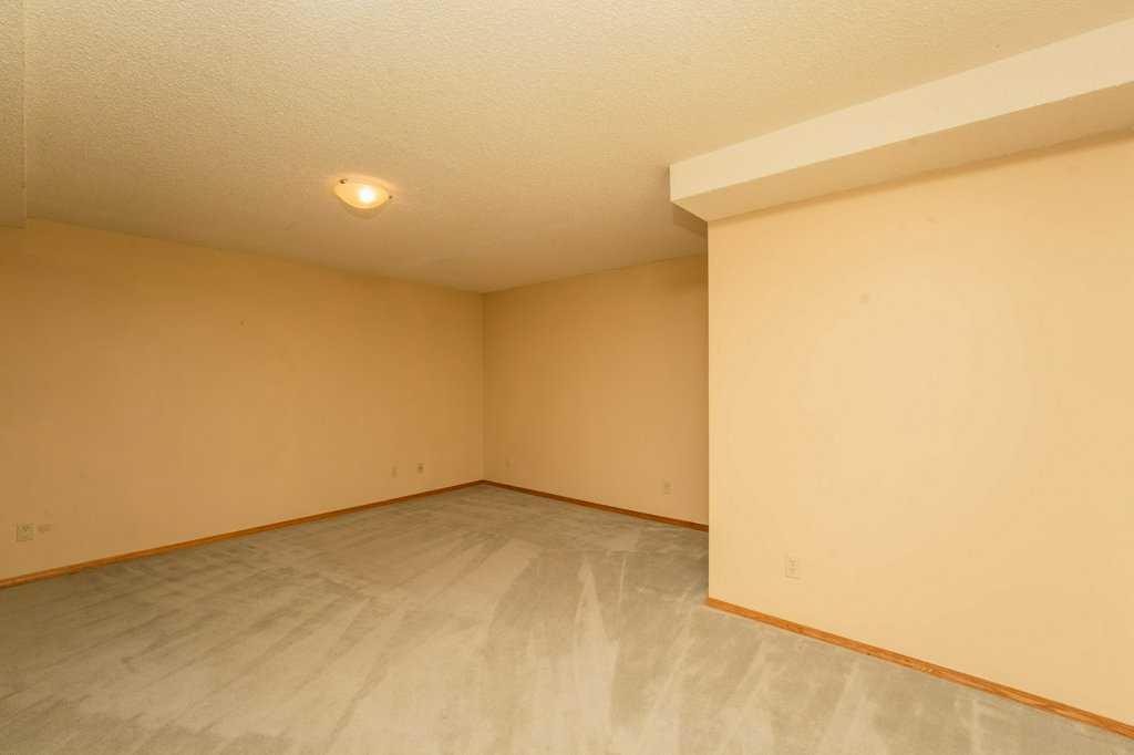44 Hawkstone Drive Nw, Calgary, AB