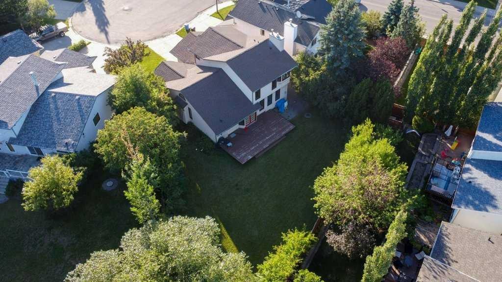 44 Hawkstone Drive Nw, Calgary, AB