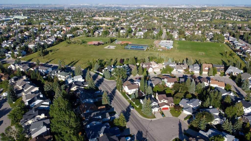 44 Hawkstone Drive Nw, Calgary, AB