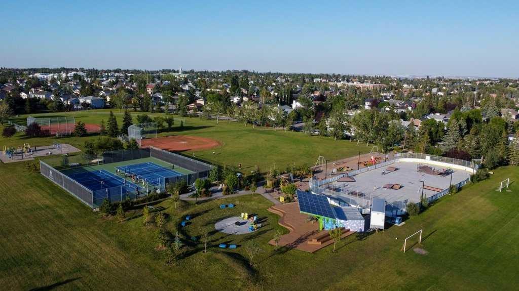 44 Hawkstone Drive Nw, Calgary, AB