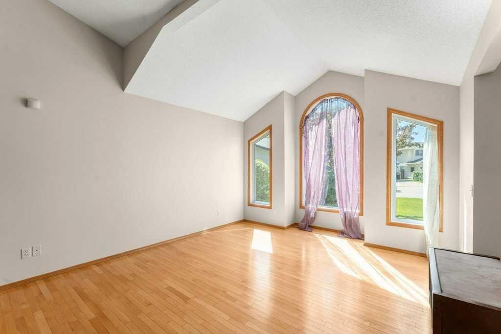 44 Hawkstone Drive Nw, Calgary, AB