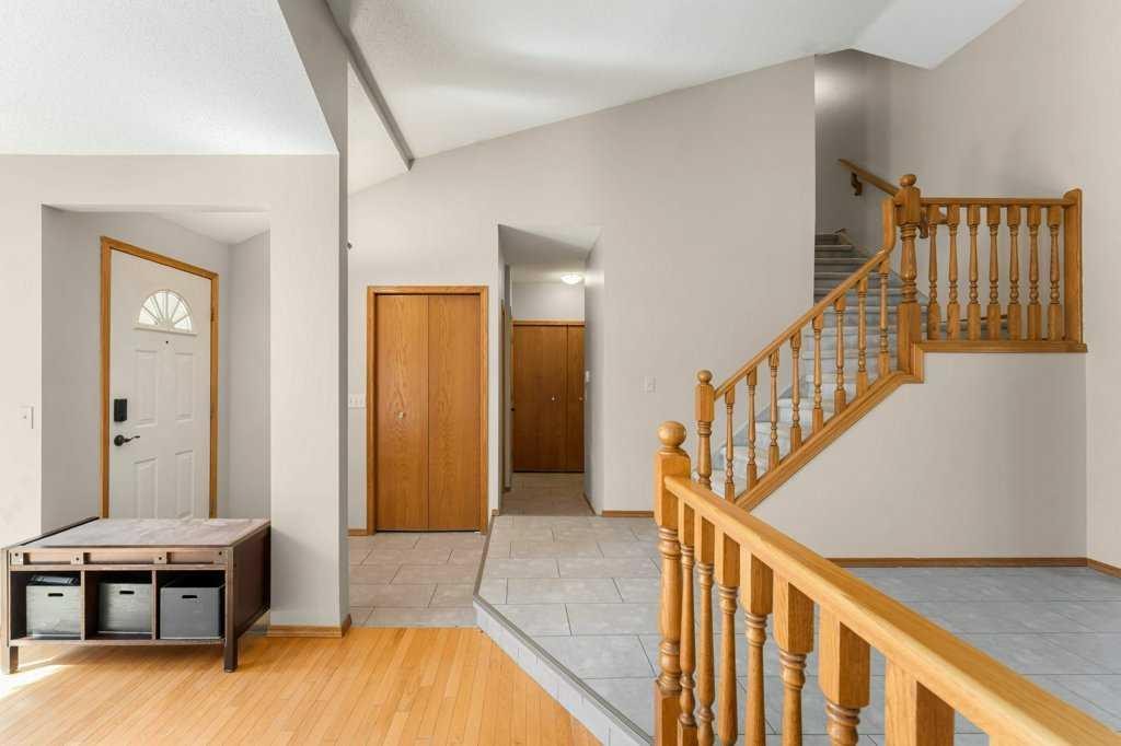 44 Hawkstone Drive Nw, Calgary, AB
