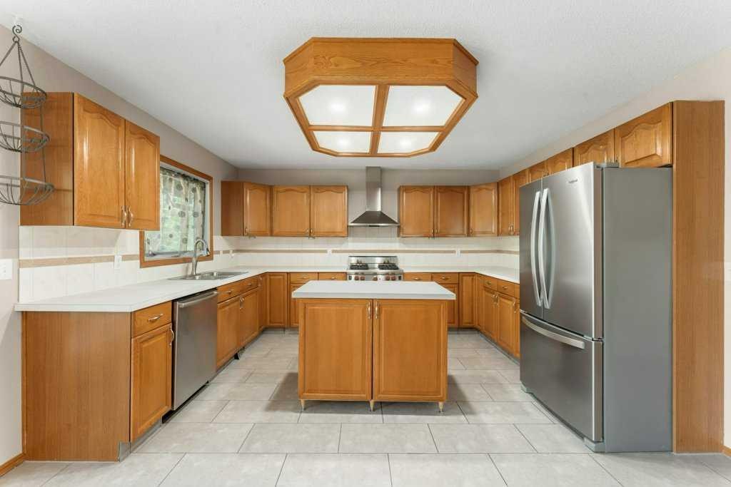 44 Hawkstone Drive Nw, Calgary, AB