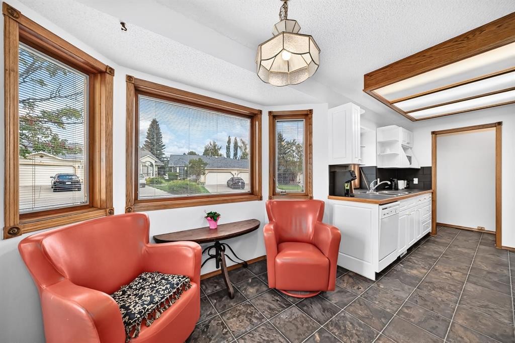 8 Sunlake Close Se, Calgary, AB - Indoor