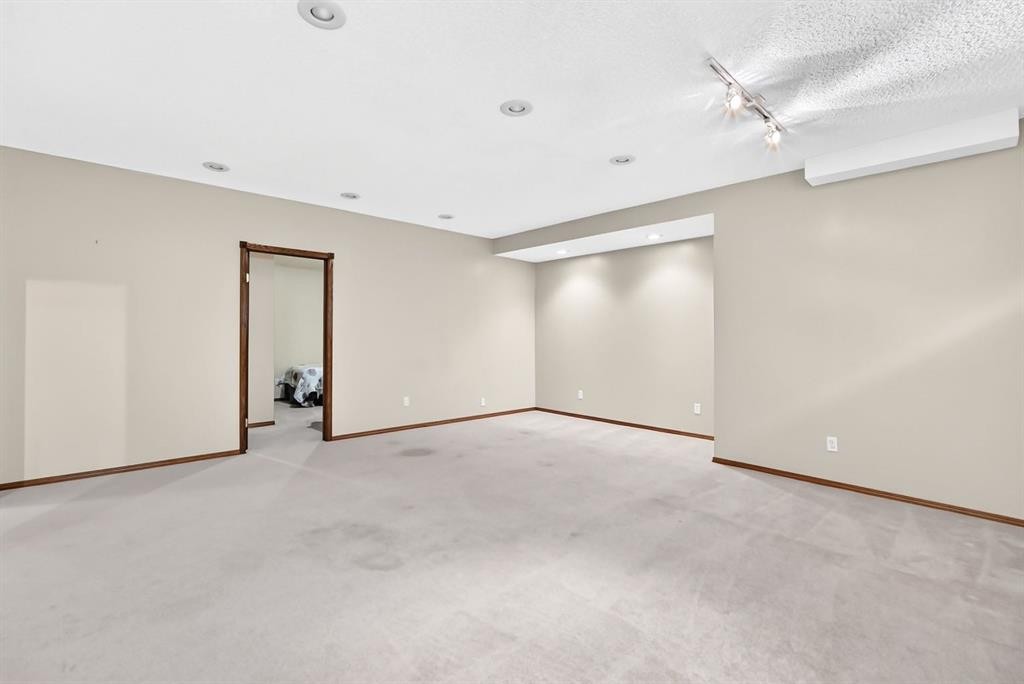 8 Sunlake Close Se, Calgary, AB - Indoor Photo Showing Other Room