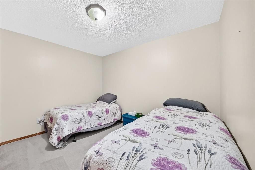 8 Sunlake Close Se, Calgary, AB - Indoor Photo Showing Bedroom