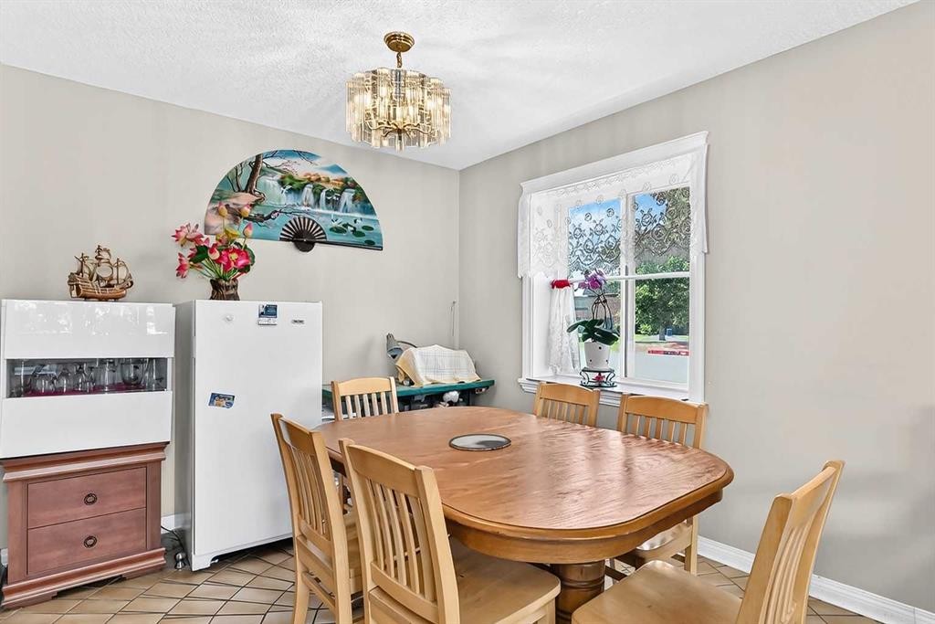 6024 Madigan Drive Ne, Calgary, AB - Indoor Photo Showing Dining Room