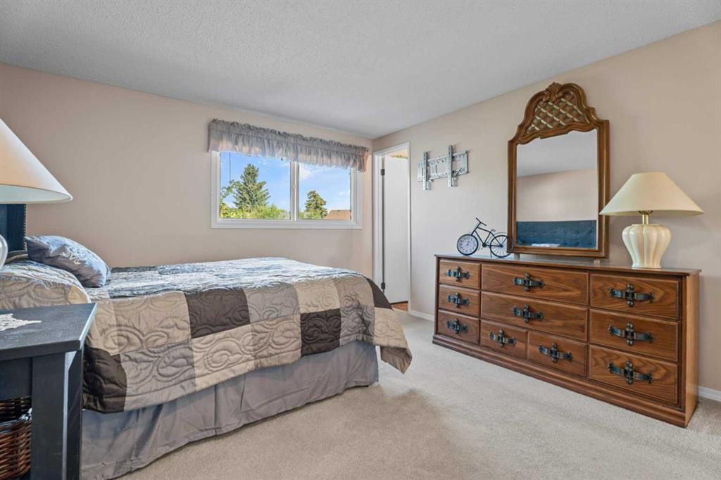 71 Templewood Road Ne, Calgary, AB - Indoor Photo Showing Bedroom