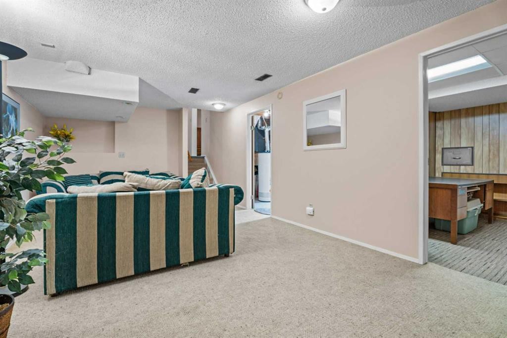71 Templewood Road Ne, Calgary, AB - Indoor Photo Showing Other Room