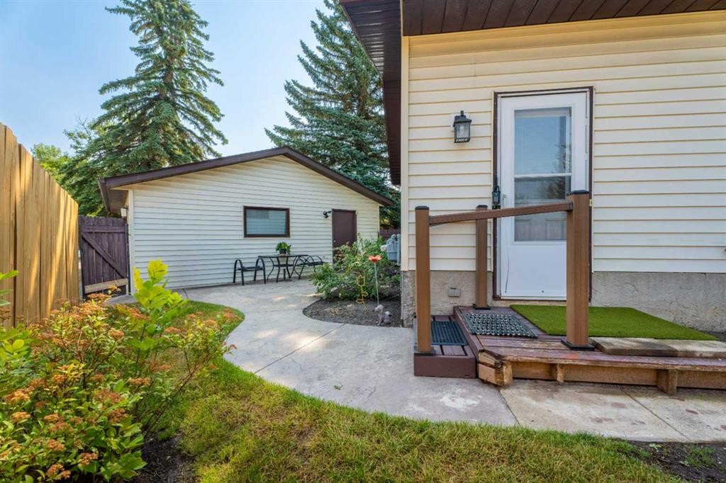 71 Templewood Road Ne, Calgary, AB - Outdoor With Exterior