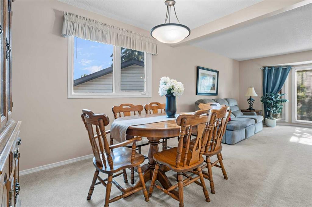 71 Templewood Road Ne, Calgary, AB - Indoor Photo Showing Dining Room