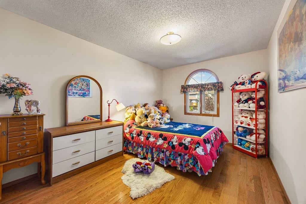 2203 Sirocco Drive Sw, Calgary, AB - Indoor Photo Showing Bedroom
