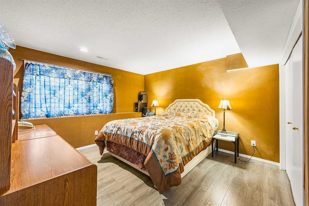 2203 Sirocco Drive Sw, Calgary, AB - Indoor Photo Showing Bedroom