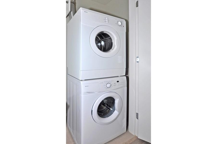 1509-1122 3 Street Se, Calgary, AB - Indoor Photo Showing Laundry Room