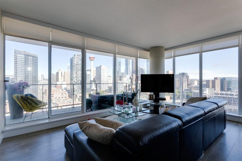1509-1122 3 Street Se, Calgary, AB - Indoor Photo Showing Living Room