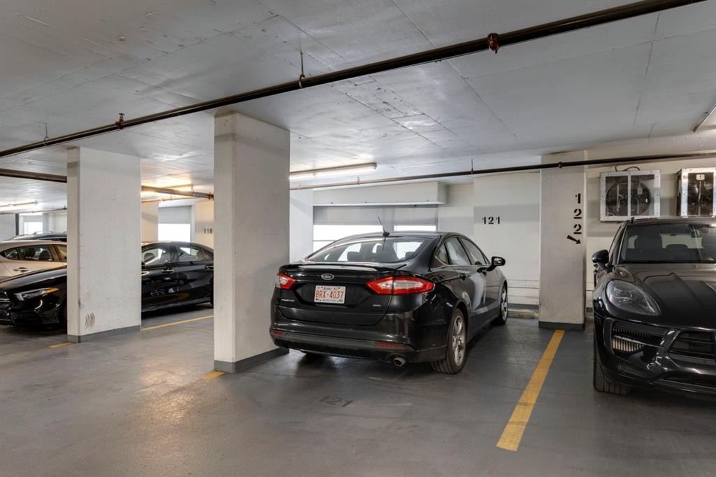 1509-1122 3 Street Se, Calgary, AB - Indoor Photo Showing Garage