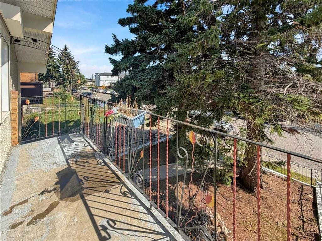 2025 40 Street Se, Calgary, AB - Outdoor With Balcony