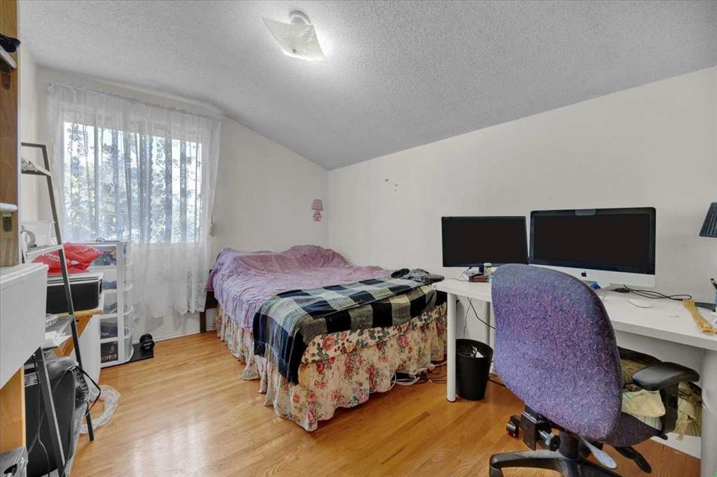 2025 40 Street Se, Calgary, AB - Indoor