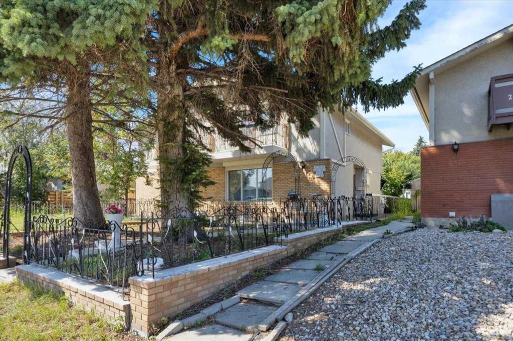2025 40 Street Se, Calgary, AB - Outdoor