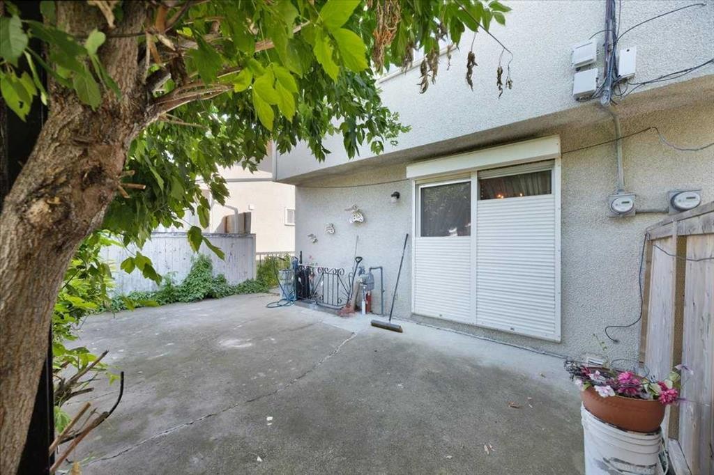 2025 40 Street Se, Calgary, AB - Outdoor