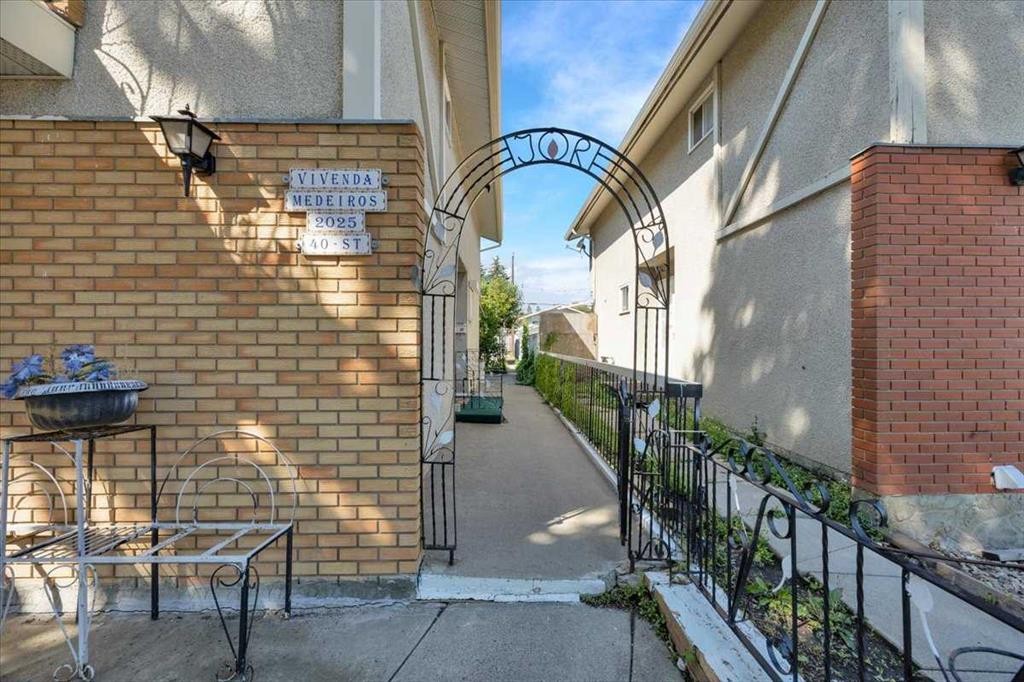 2025 40 Street Se, Calgary, AB - Outdoor With Exterior