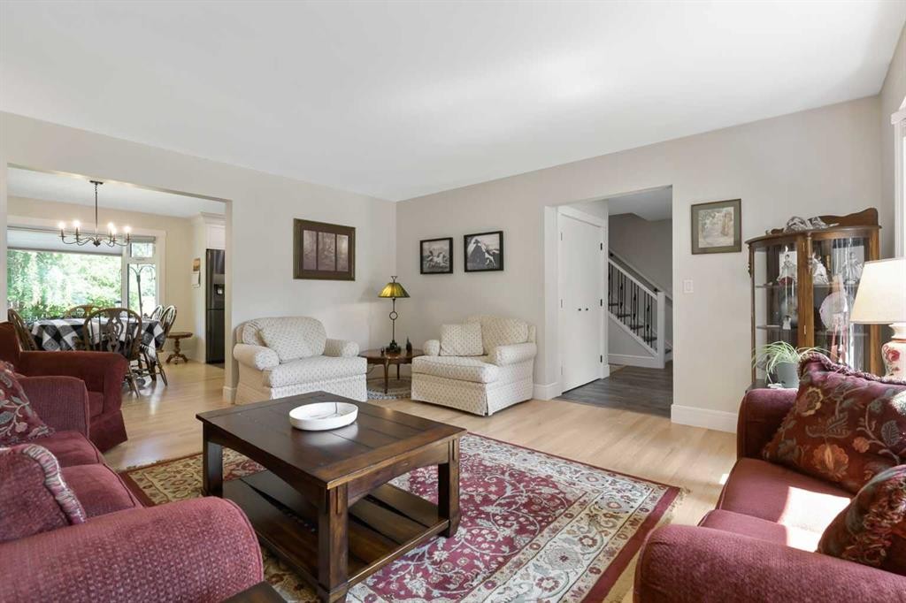 315 Woodpark Place Sw, Calgary, AB - Indoor Photo Showing Living Room