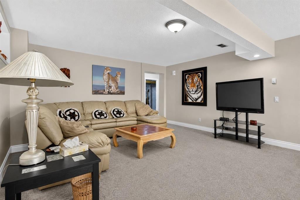 44 Strathlea Close Sw, Calgary, AB - Indoor Photo Showing Other Room