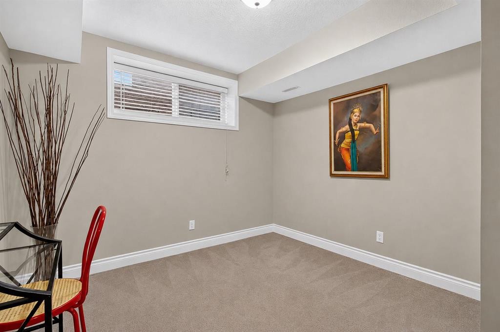 44 Strathlea Close Sw, Calgary, AB - Indoor Photo Showing Other Room