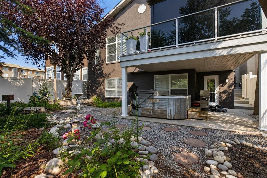 44 Strathlea Close Sw, Calgary, AB - Outdoor With Deck Patio Veranda